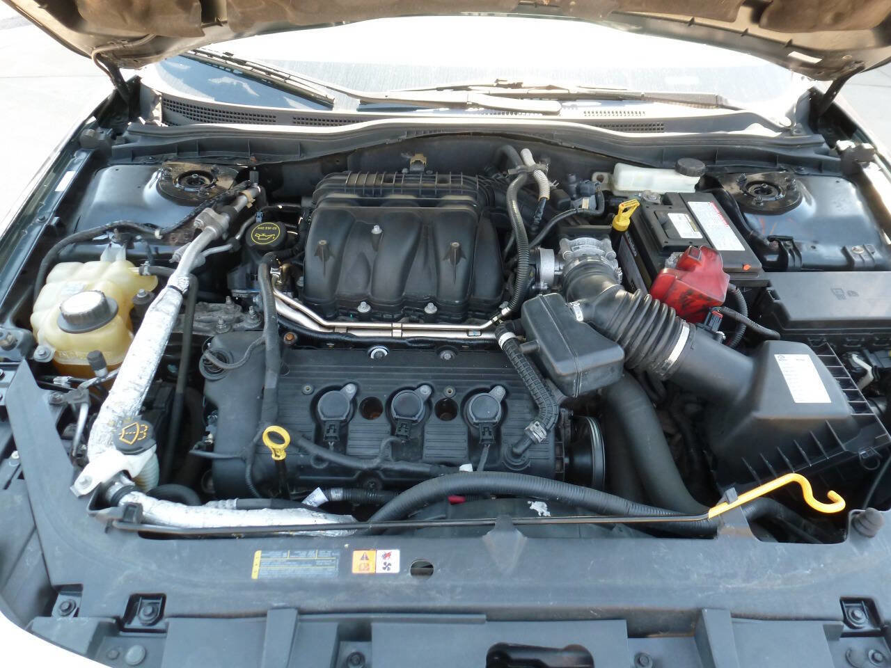 Used 2012 Ford Fusion Hybrid FWD image 16