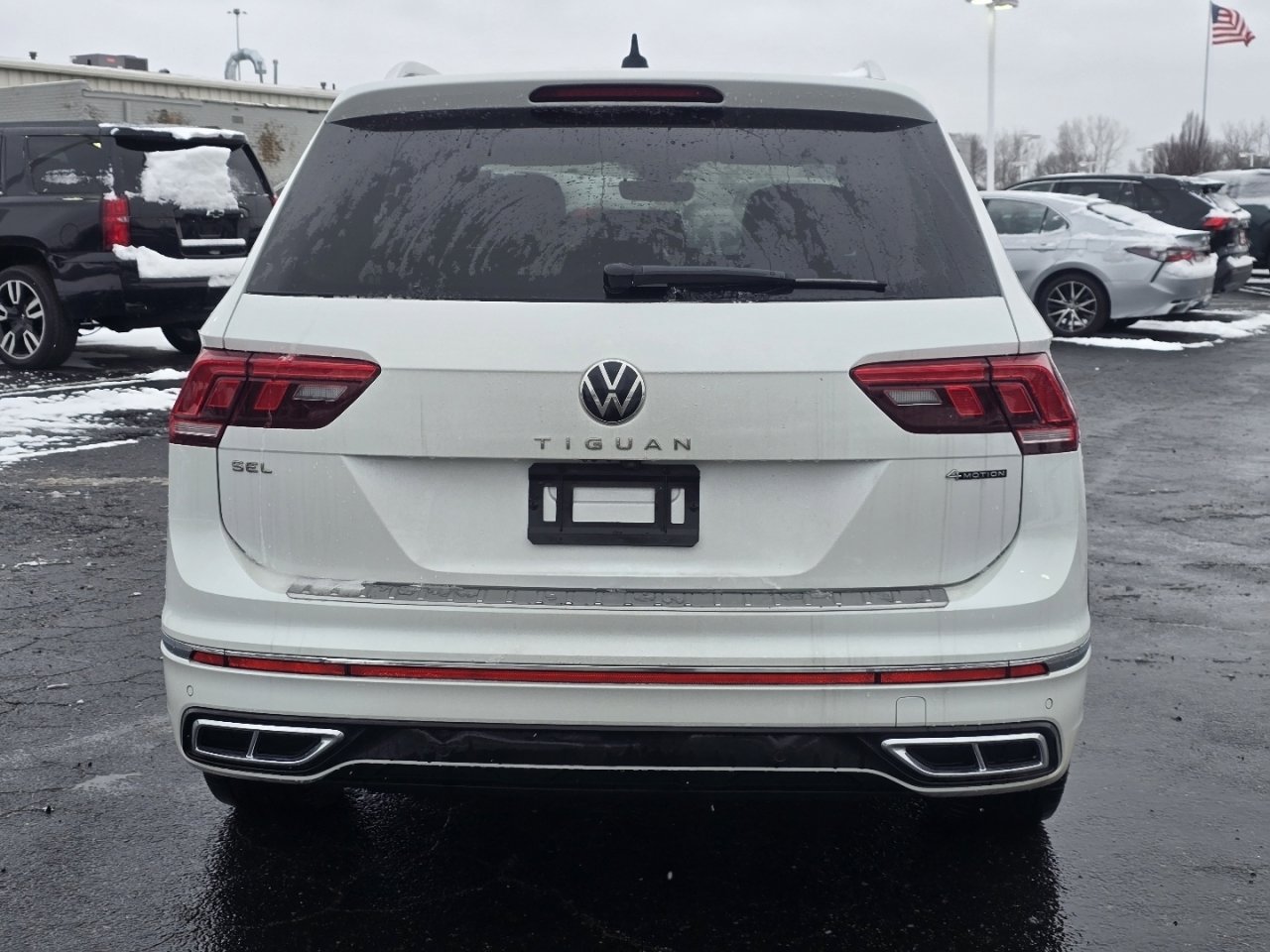 Used 2022 Volkswagen Tiguan SEL R-Line image 6