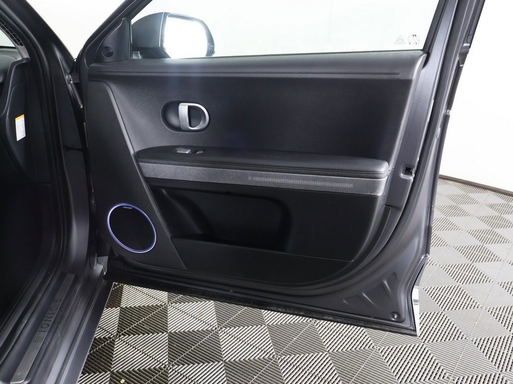 Used 2022 Hyundai Ioniq 5 Limited image 25