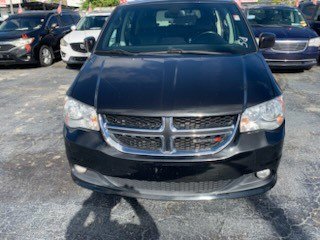 Used 2019 Dodge Grand Caravan SXT image 3