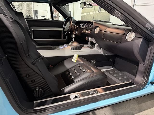 Used 2006 Ford GT RWD image 13