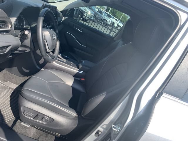 Used 2023 Toyota Highlander XLE FWD image 18