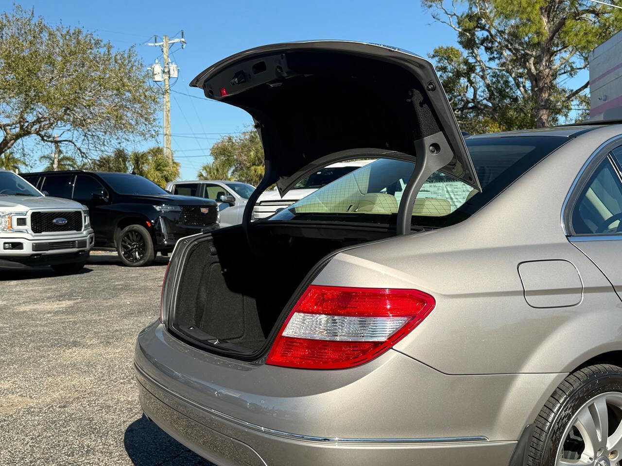 Used 2009 Mercedes-Benz C 300 4MATIC Sedan image 23