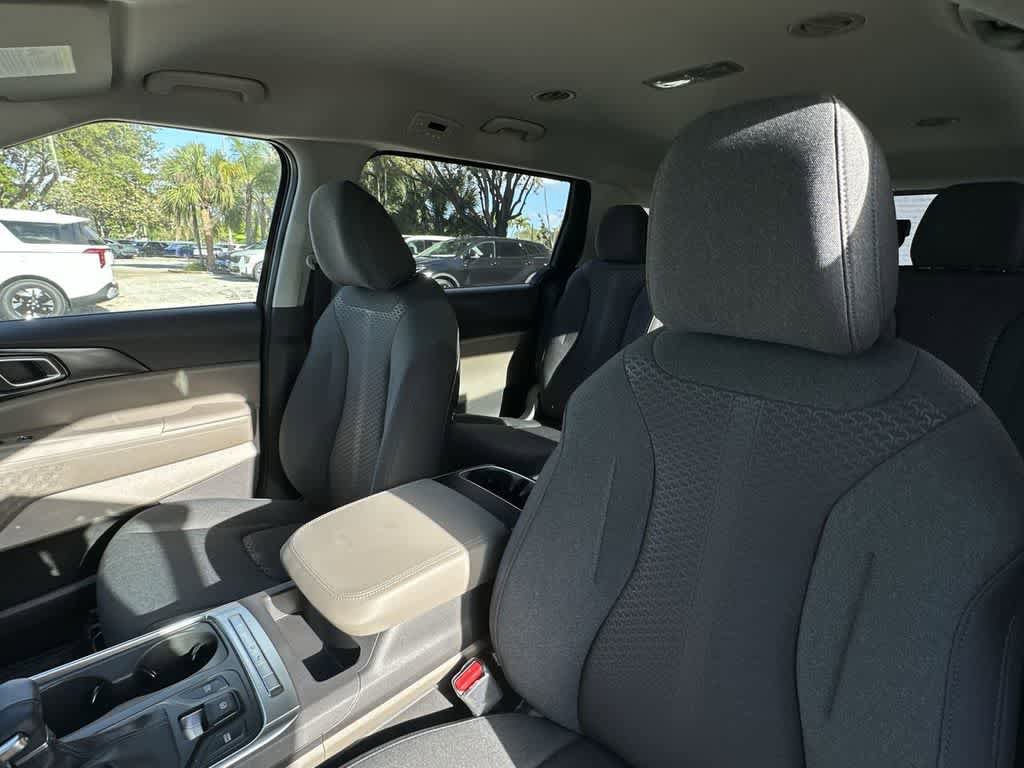 New 2026 Kia Carnival LX FWD image 14
