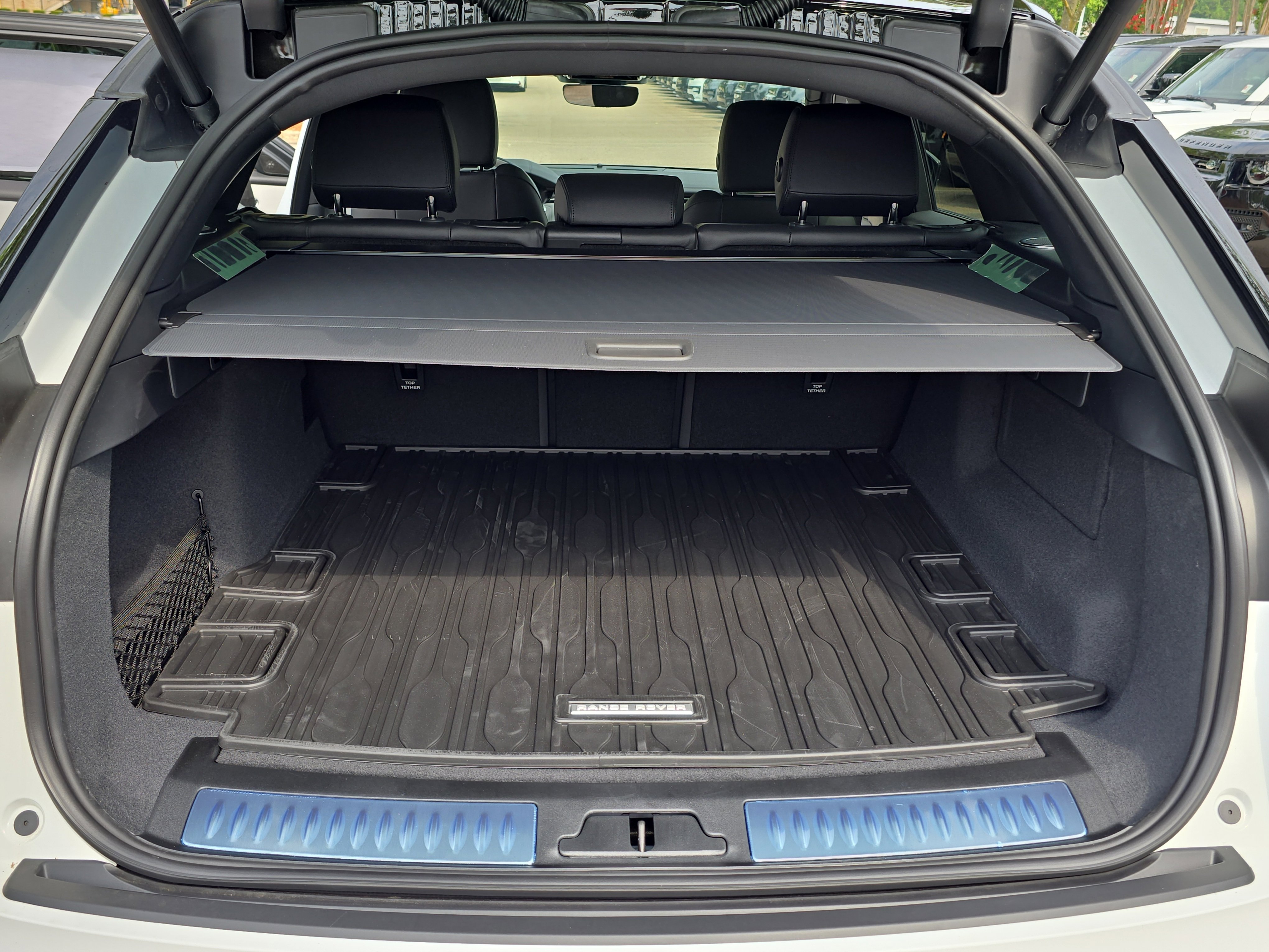 New 2026 Land Rover Range Rover Velar Dynamic SE image 12