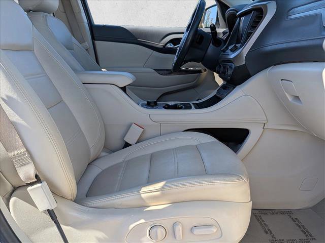 Used 2020 GMC Acadia Denali w/ Technology Package FWD image 21