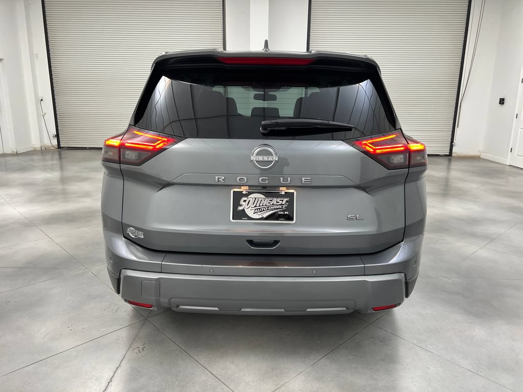 Used 2026 Nissan Rogue SL FWD image 8