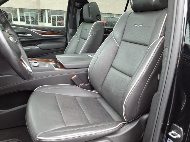 Used 2024 Cadillac Escalade Premium Luxury AWD/4WD image 5