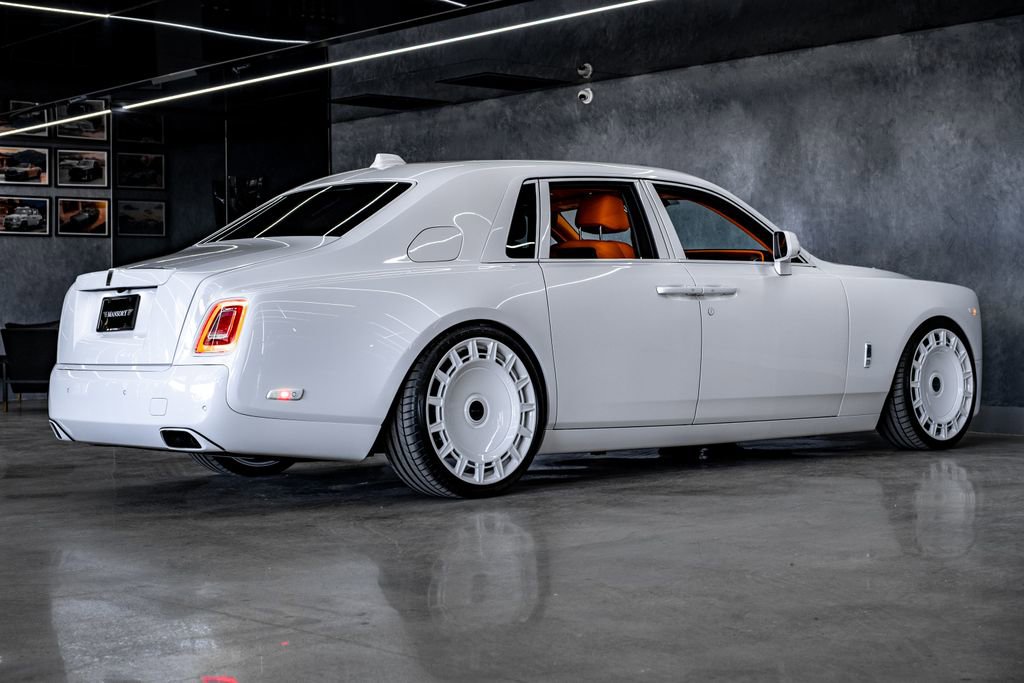 Used 2026 Rolls-Royce Phantom Sedan RWD image 18
