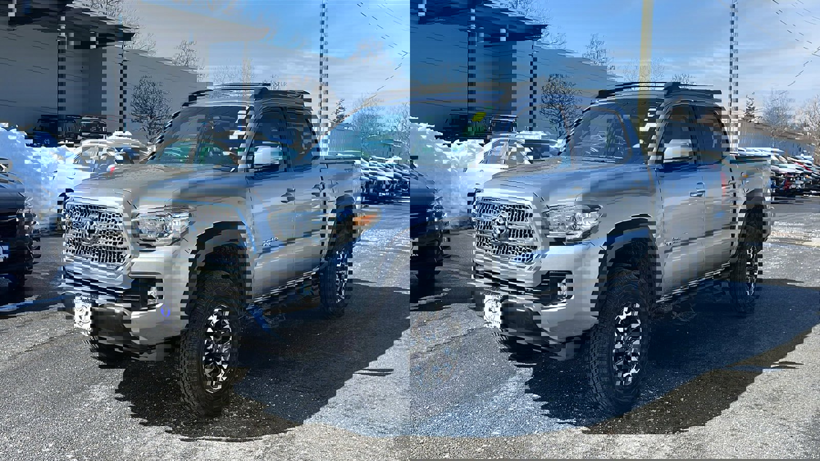 Used 2017 Toyota Tacoma TRD Off-Road image 3