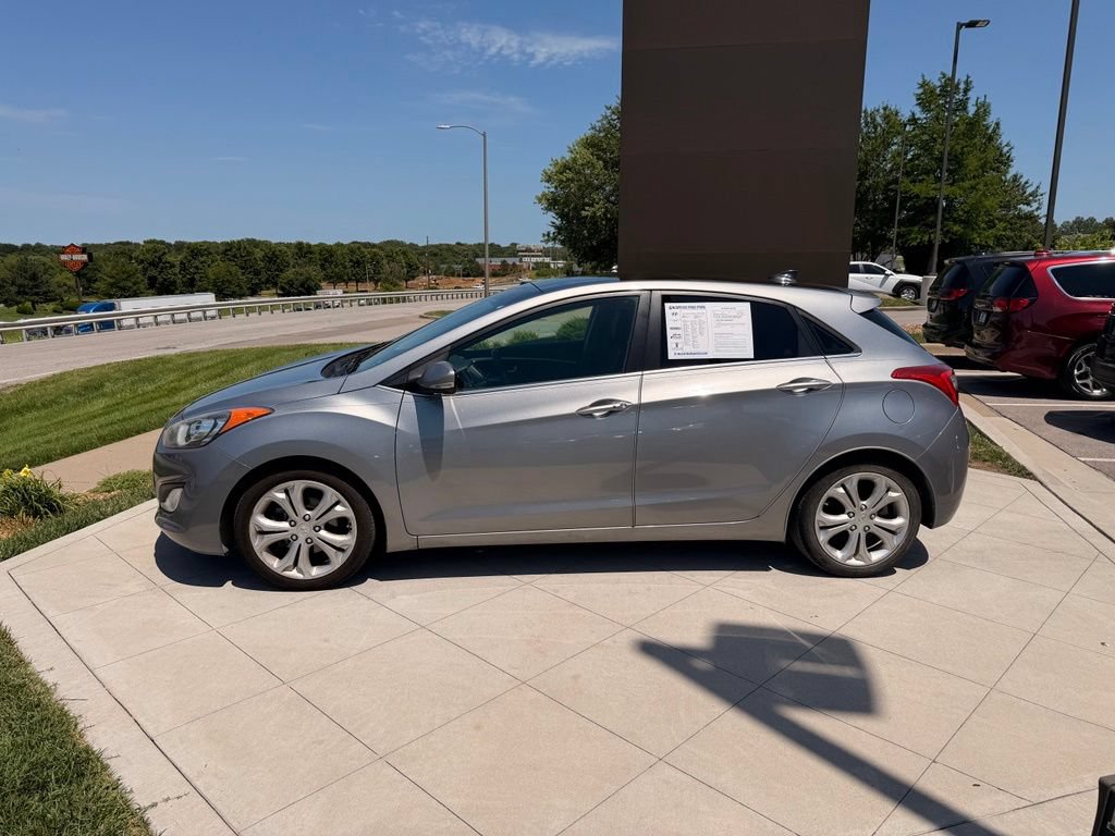 Used 2015 Hyundai Elantra GT w/ Option Group 03 FWD image 2