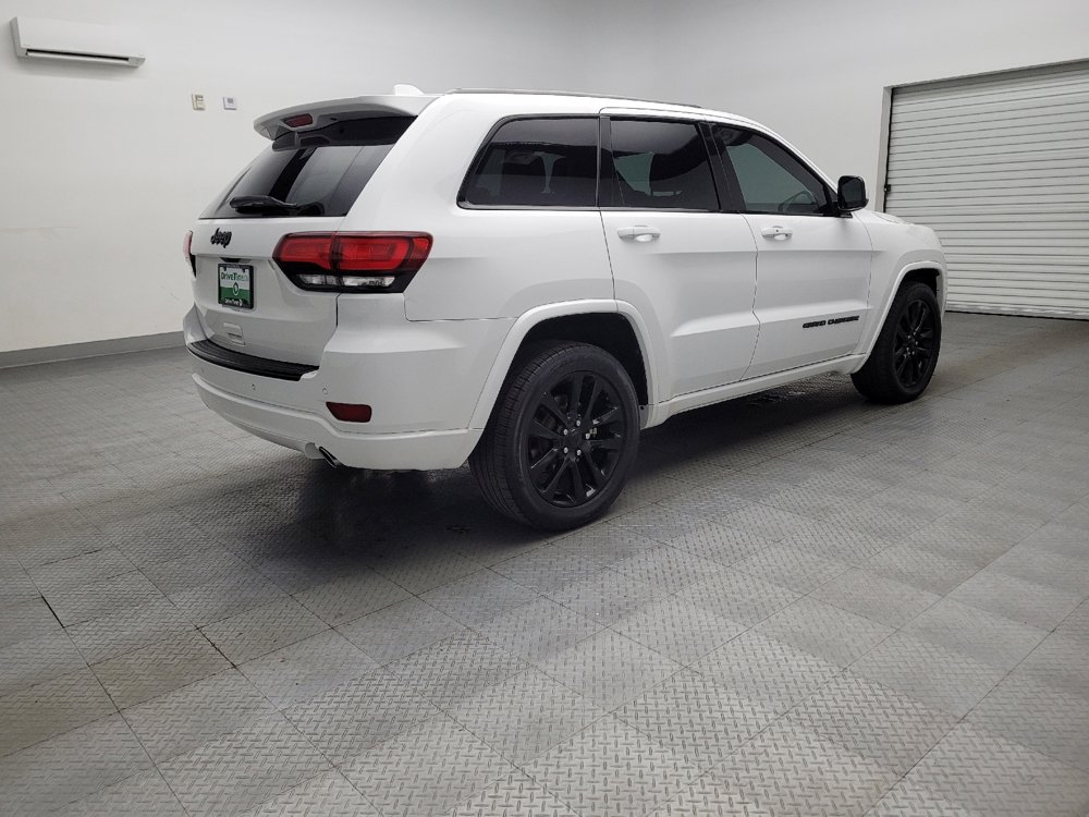 Used 2018 Jeep Grand Cherokee Altitude RWD image 9