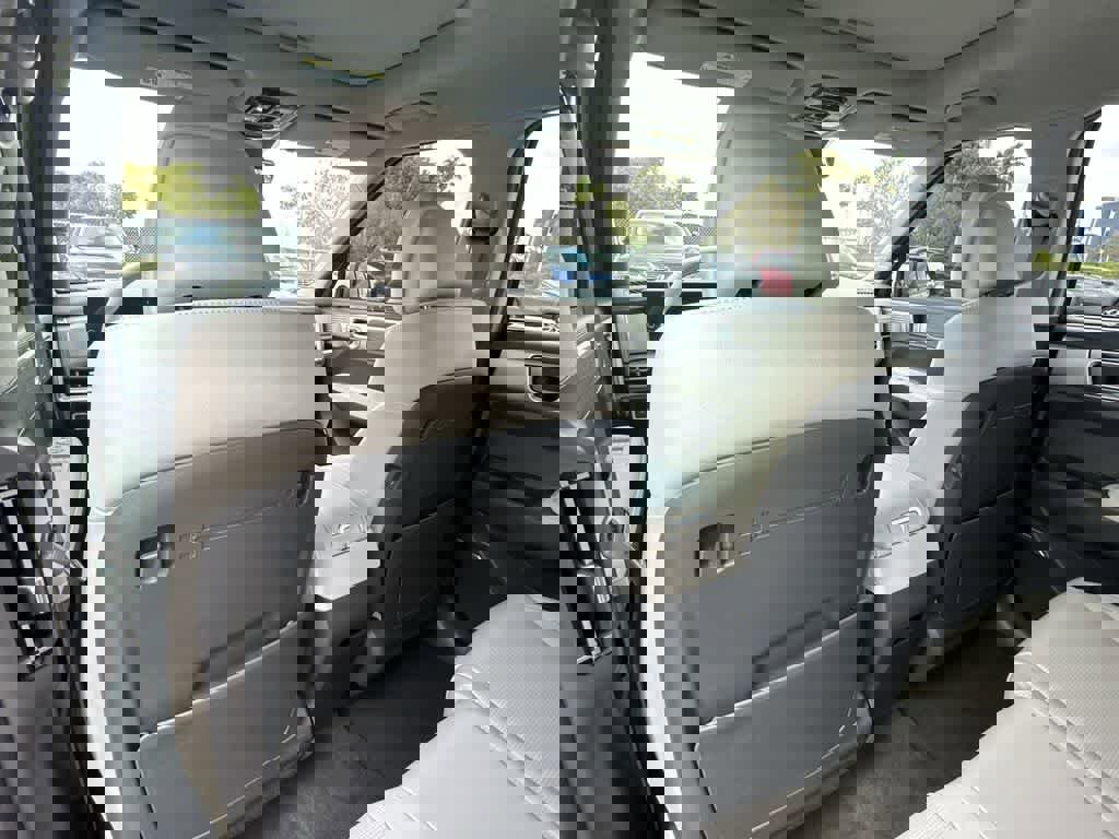 Used 2024 Hyundai Santa Fe Limited image 23