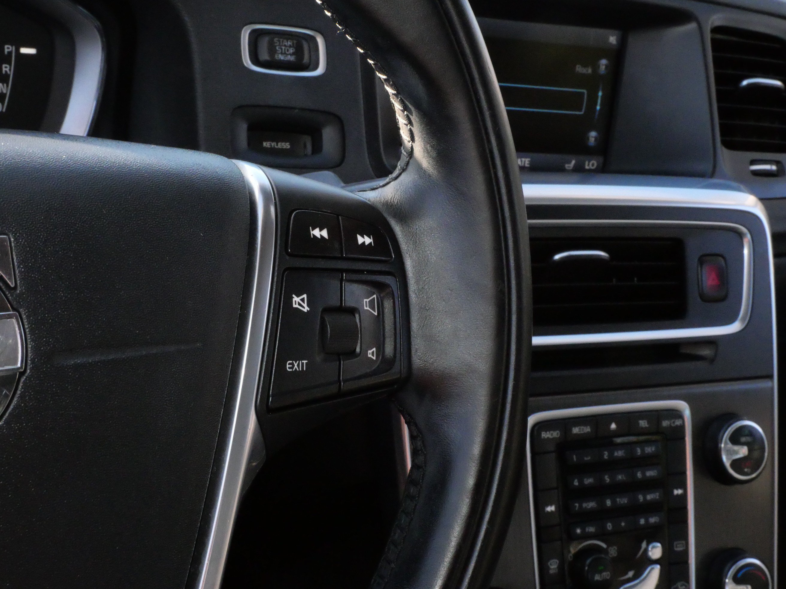 Used 2014 Volvo S60 T5 FWD image 25