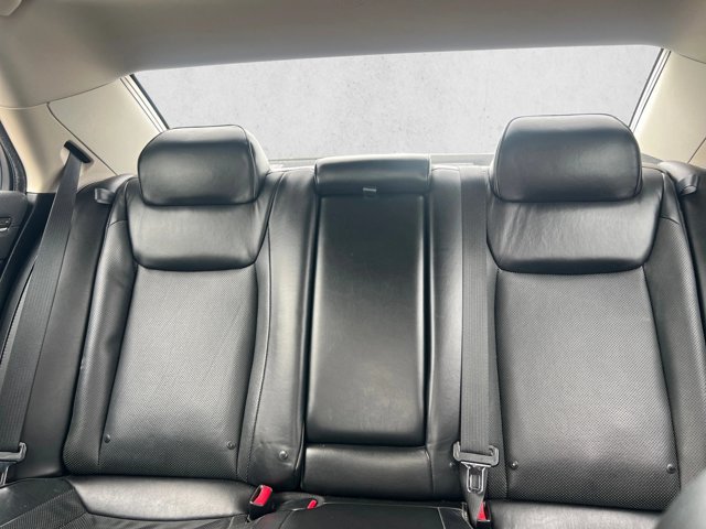 Used 2016 Chrysler 300 C RWD image 22