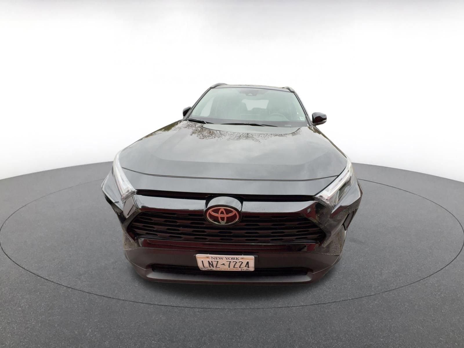 Used 2025 Toyota RAV4 XLE image 2