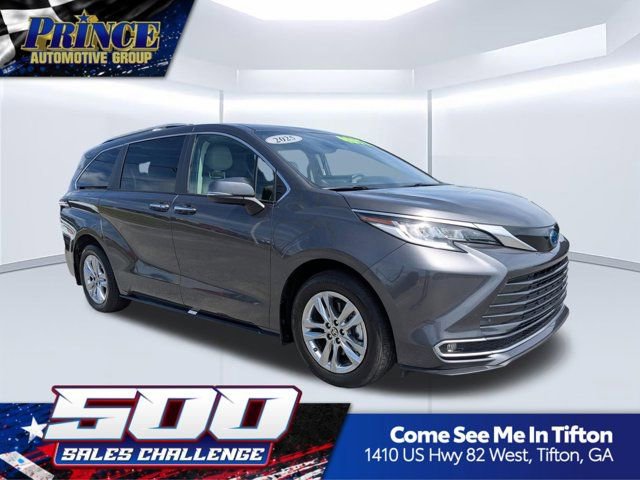 Used 2025 Toyota Sienna Limited FWD image 1
