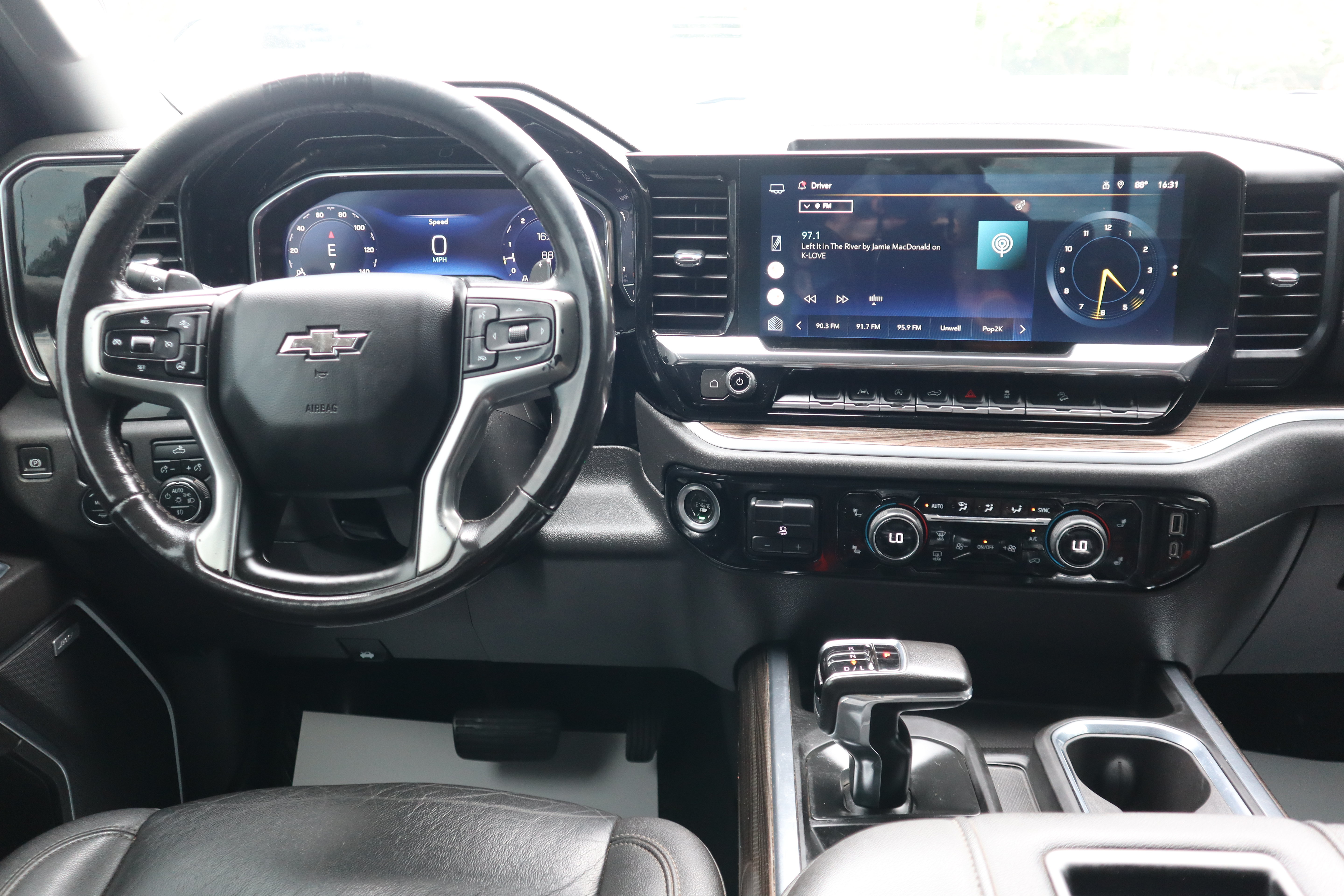 Used 2022 Chevrolet Silverado 1500 LT Trail Boss w/ Convenience Package II AWD/4WD image 12