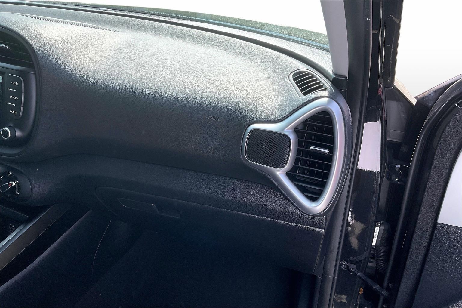 Used 2022 Kia Soul LX FWD image 16