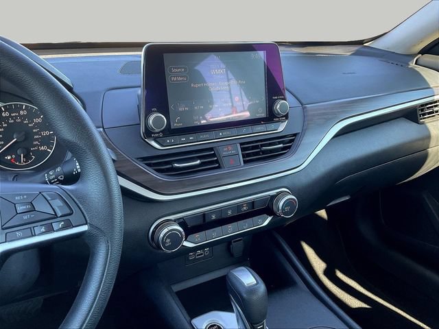 Used 2025 Nissan Altima 2.5 SV FWD image 11