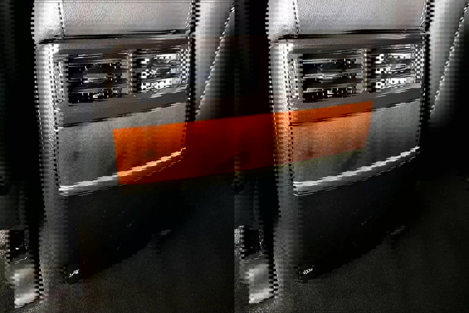 Used 2021 Lexus LX 570 4WD w/ 3rd Row & Luxury Pkg image 32