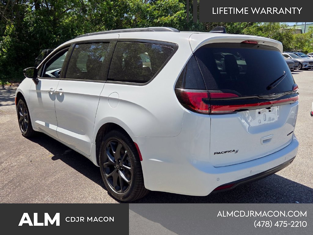 New 2026 Chrysler Pacifica Limited w/ S Appearance Package FWD image 13