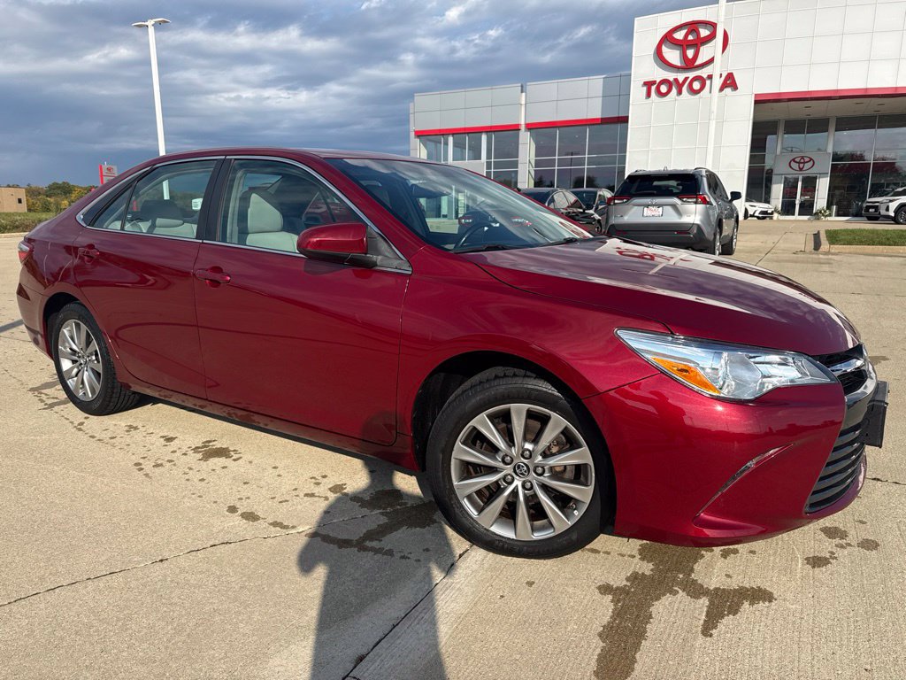 Used 2016 Toyota Camry XLE w/ Moonroof Package FWD image 2