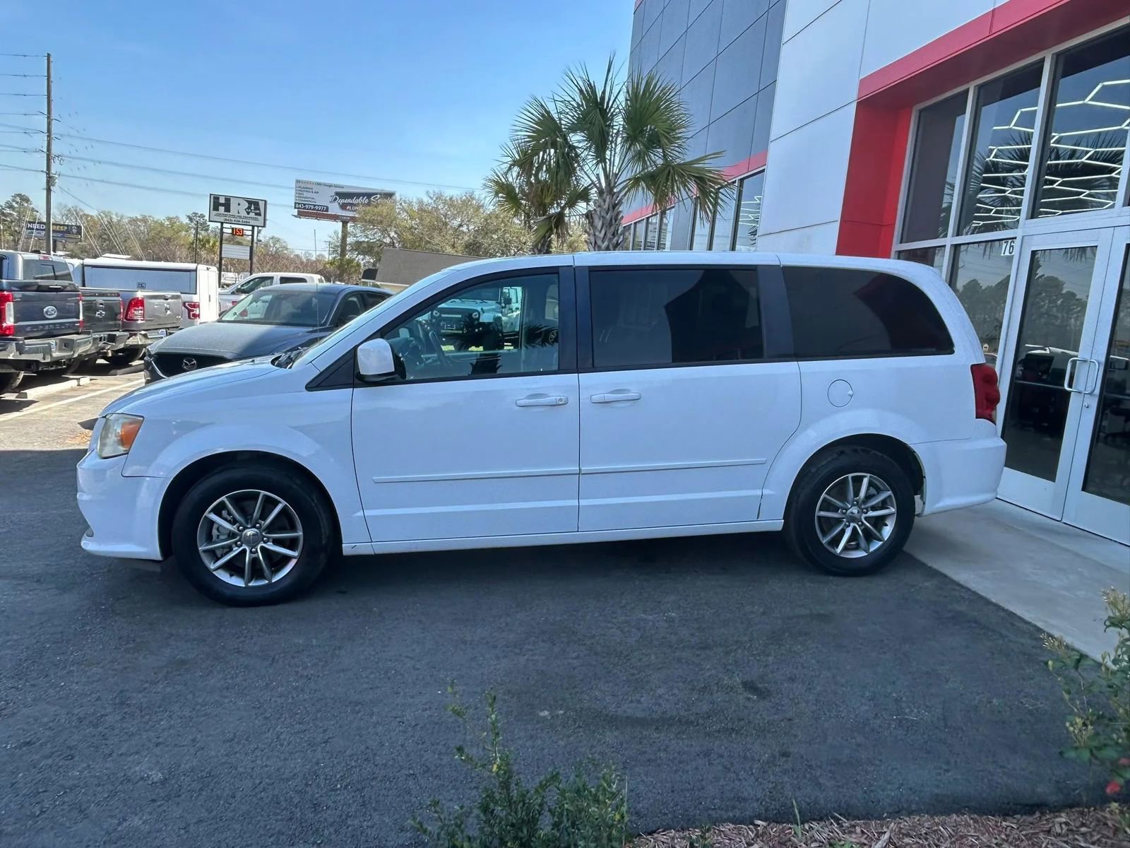Used 2016 Dodge Grand Caravan SE image 7