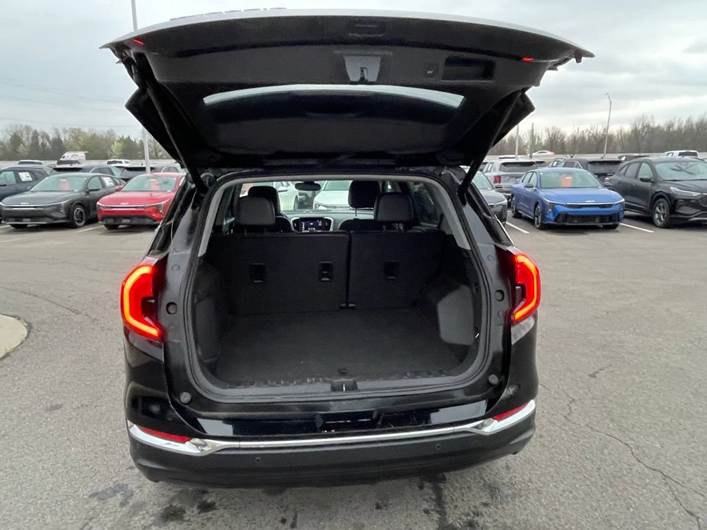Used 2023 GMC Terrain SLT FWD image 9