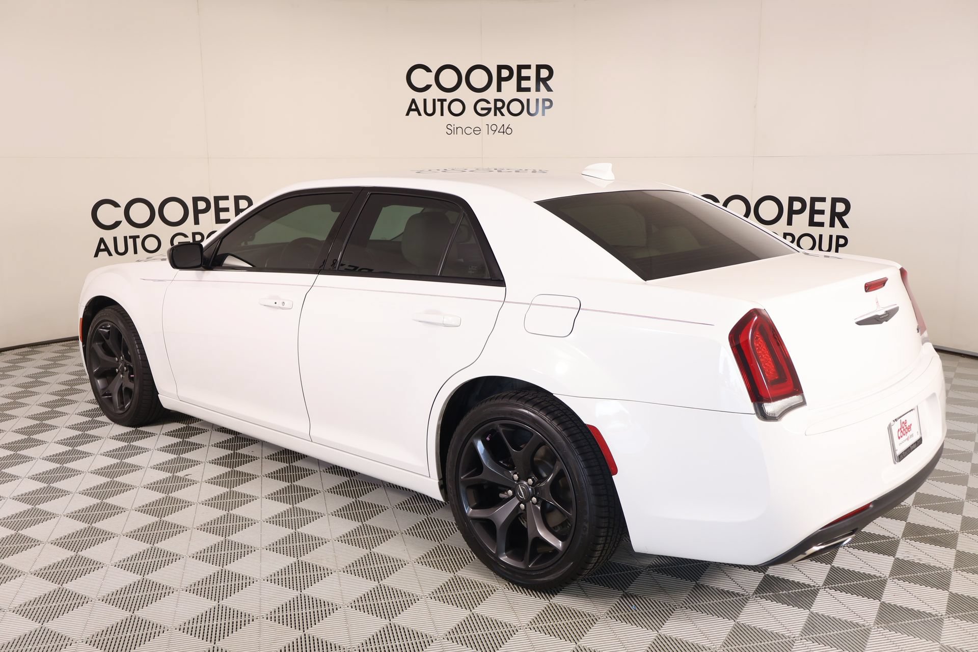 Used 2021 Chrysler 300 Touring w/ Sport Appearance Package RWD image 21