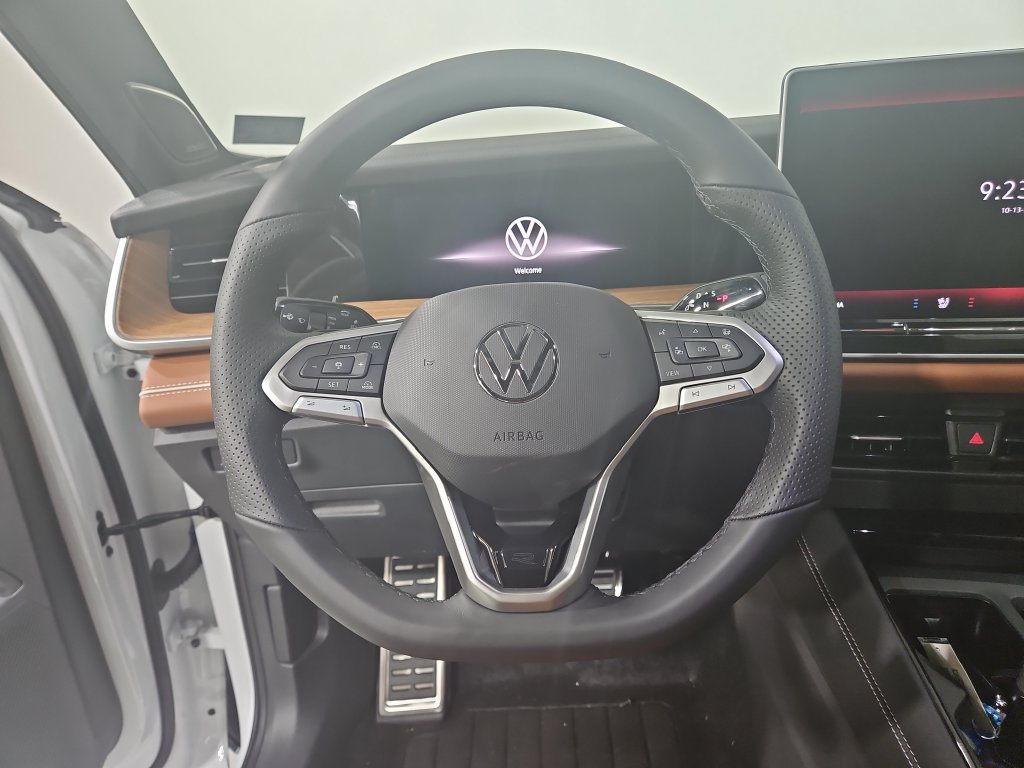 New 2026 Volkswagen Tiguan SEL R-Line AWD/4WD image 14