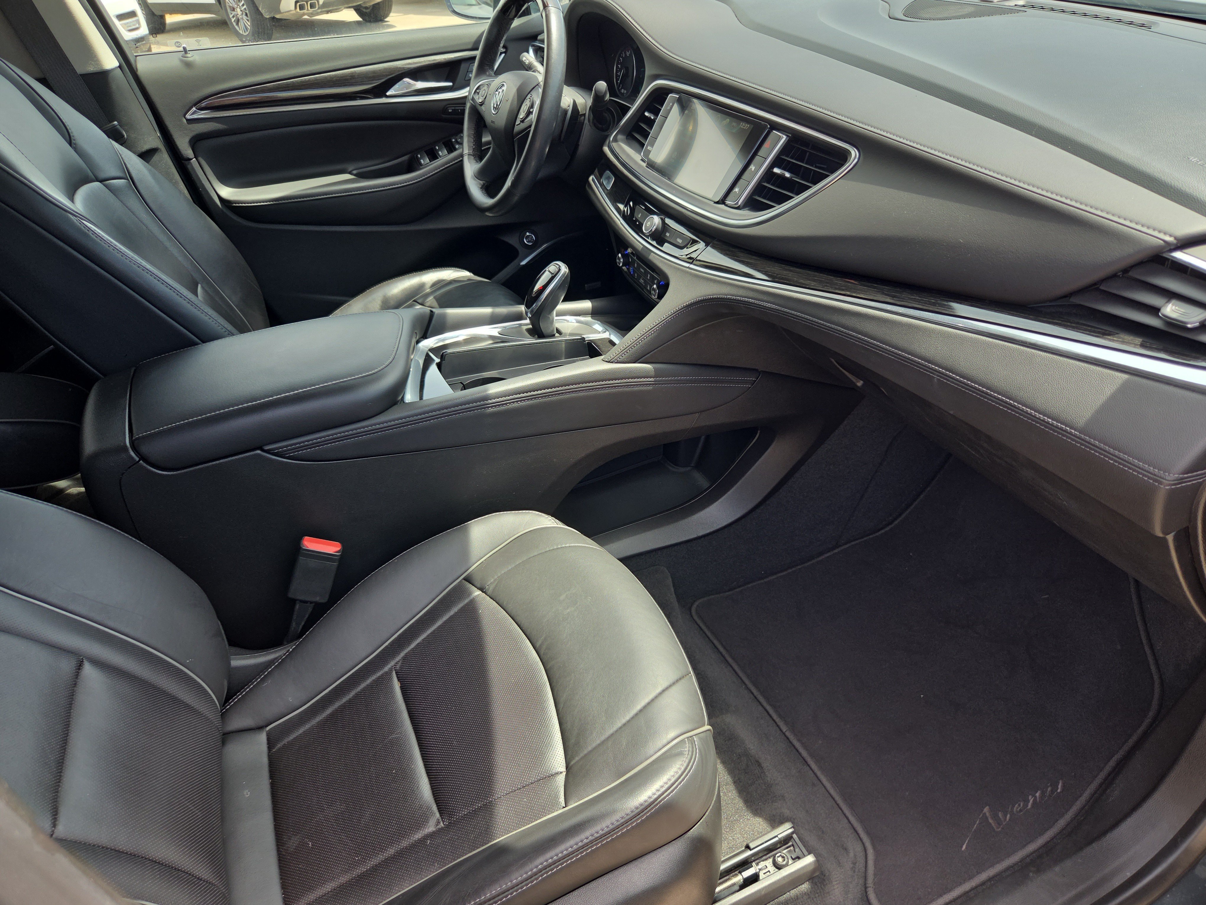 Used 2019 Buick Enclave Avenir w/ Avenir Technology Package FWD image 9