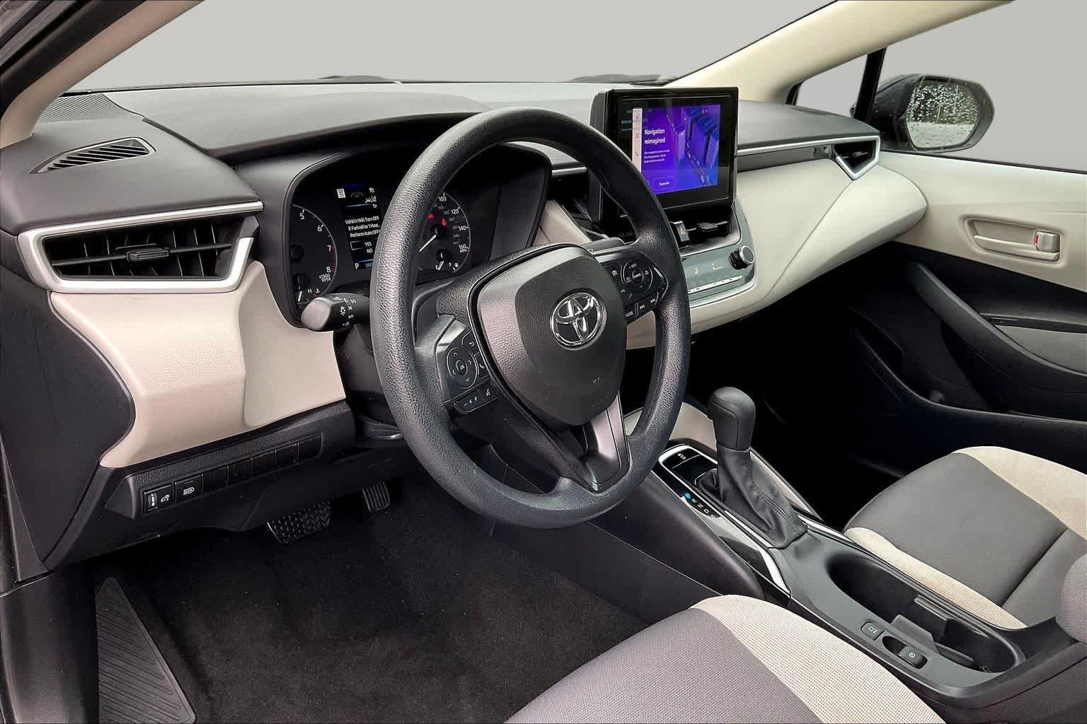 Used 2025 Toyota Corolla LE w/ Convenience Package FWD image 17