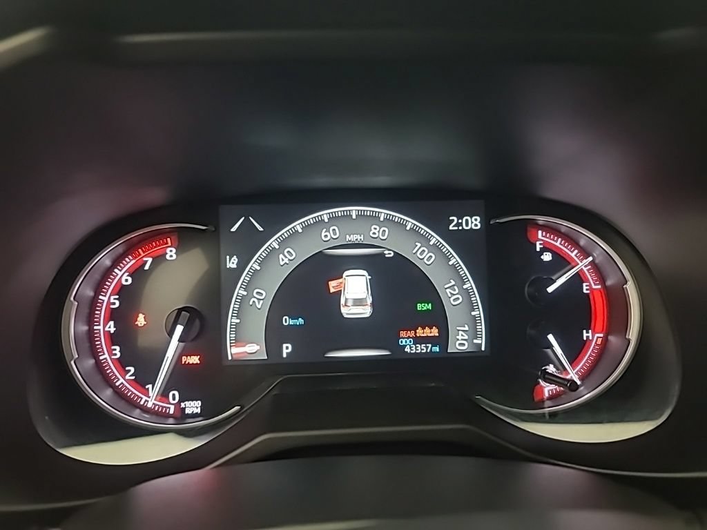Used 2025 Toyota RAV4 XLE AWD/4WD image 29