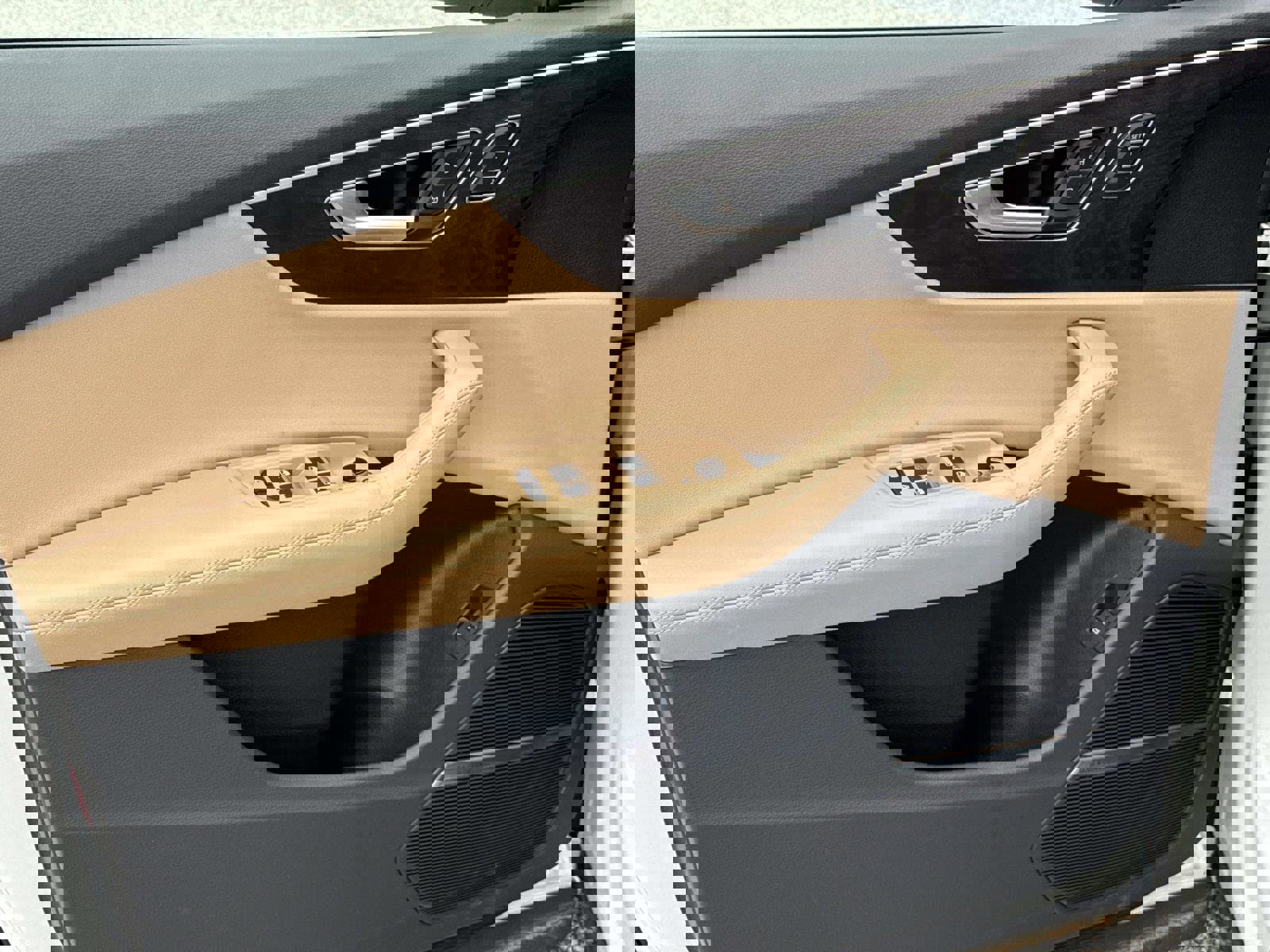 Used 2023 Audi Q8 Premium Plus image 18