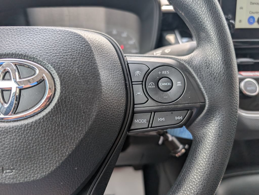 Used 2025 Toyota Corolla LE FWD image 22