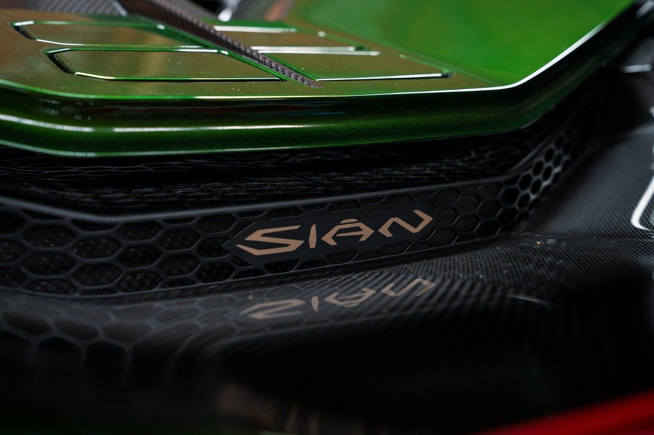 Used 2021 Lamborghini Sian Roadster AWD/4WD image 45