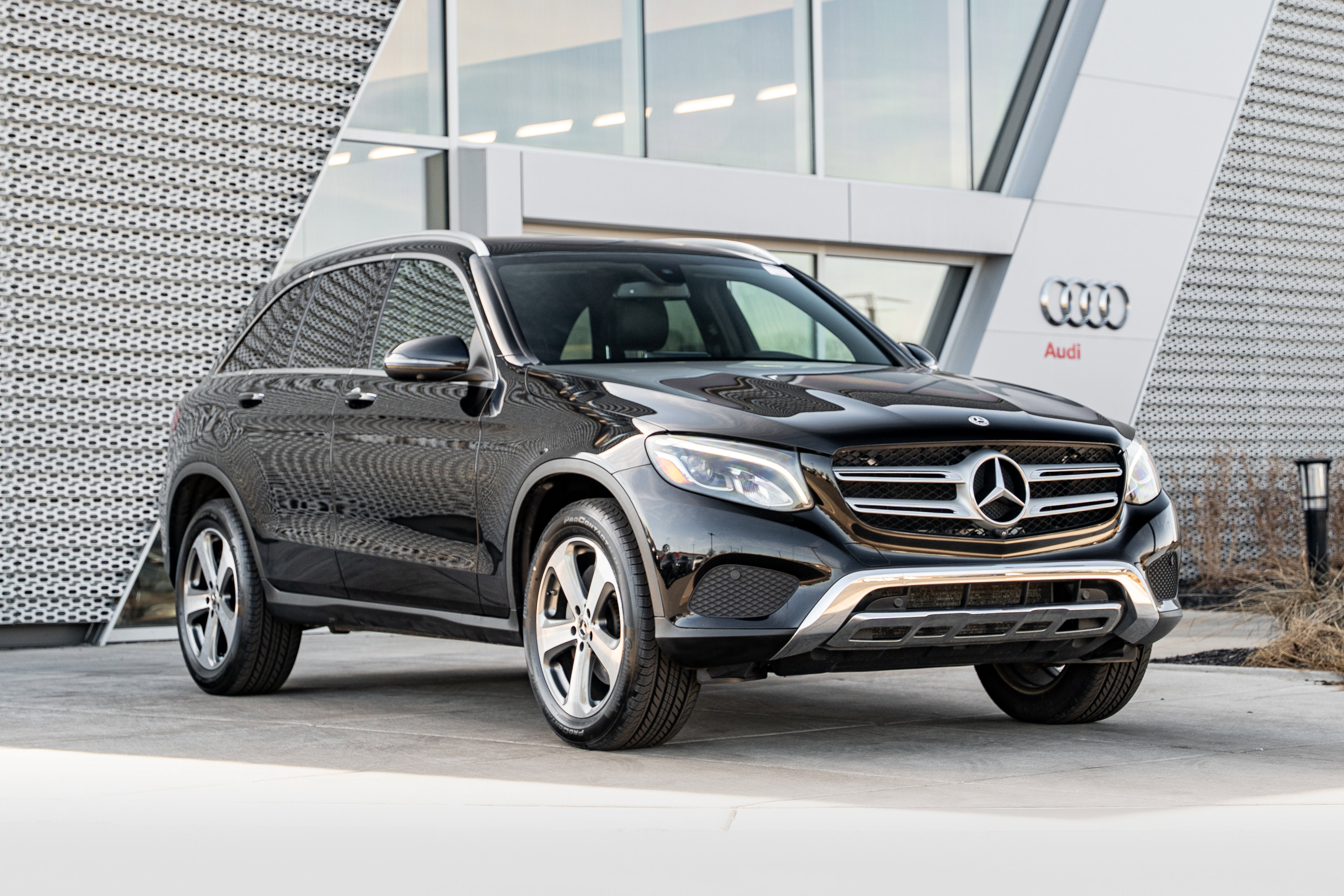 Used 2019 Mercedes-Benz GLC 300 4MATIC image 1