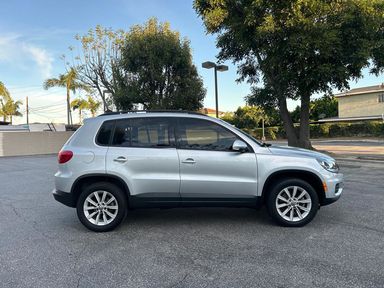 Used 2017 Volkswagen Tiguan Limited w/ Premium Package image 21