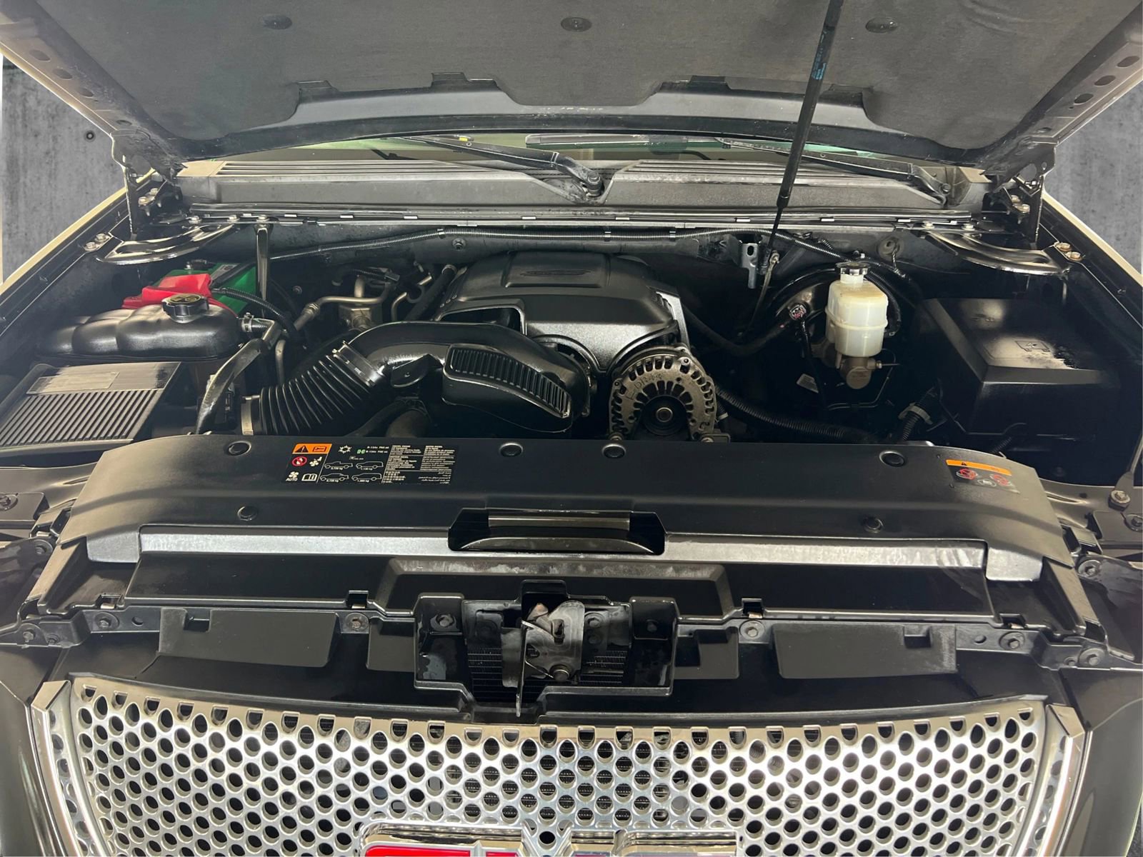 Used 2014 GMC Yukon XL Denali image 11