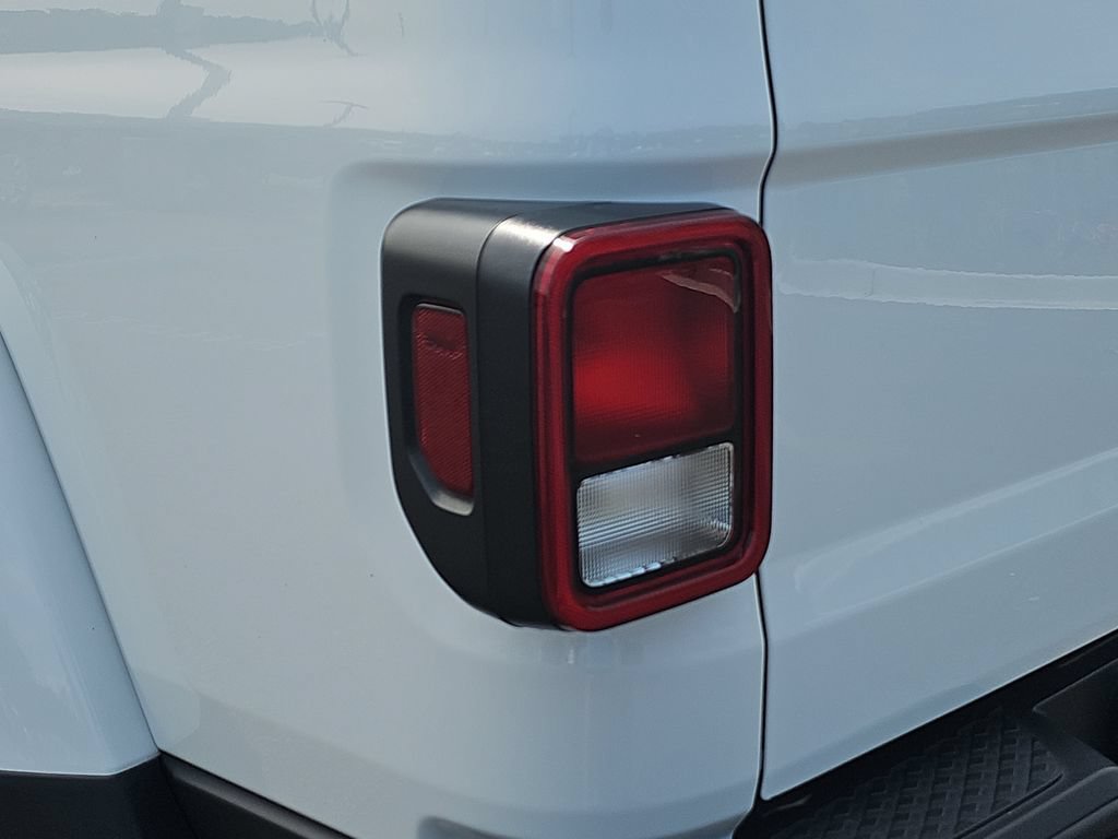 Used 2023 Jeep Gladiator Mojave w/ Cold Weather Group AWD/4WD image 34