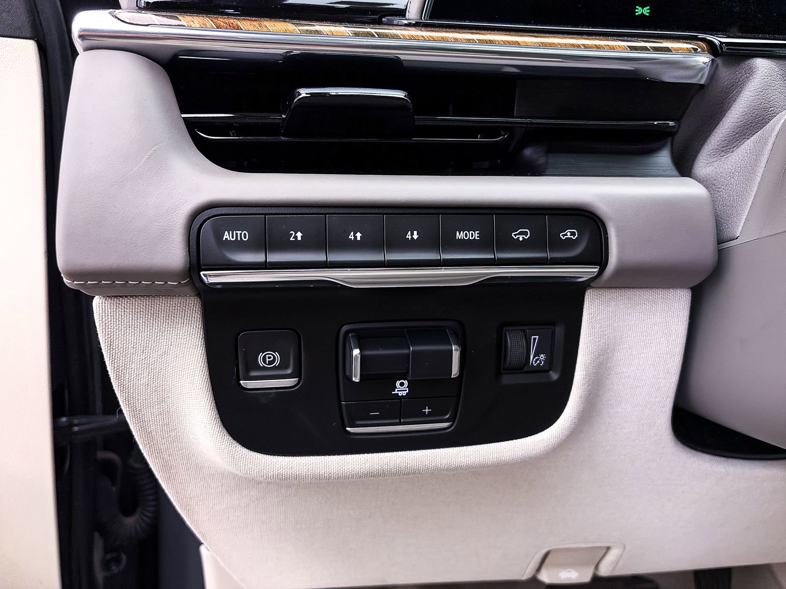 Used 2022 Cadillac Escalade Sport Platinum w/ Heavy-Duty Trailer Package AWD/4WD image 5