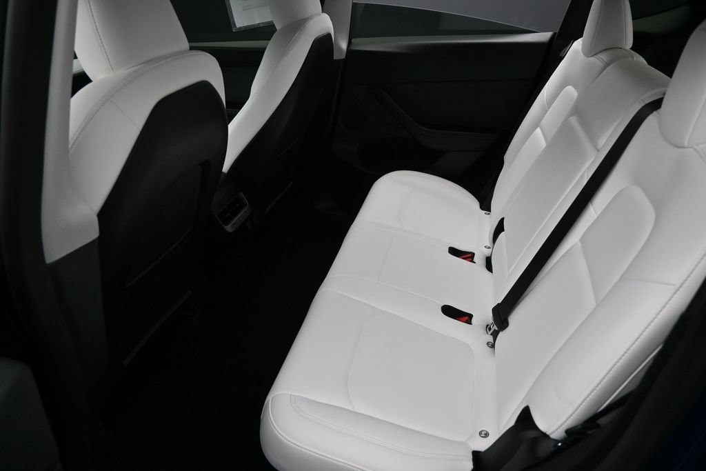 Used 2024 Tesla Model Y 2WD image 30