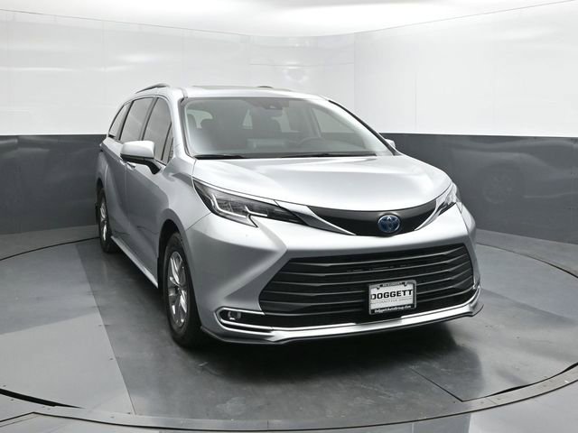 Used 2022 Toyota Sienna XLE image 22