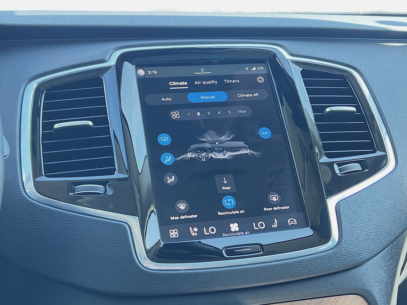 Certified 2025 Volvo XC90 B6 Plus image 21