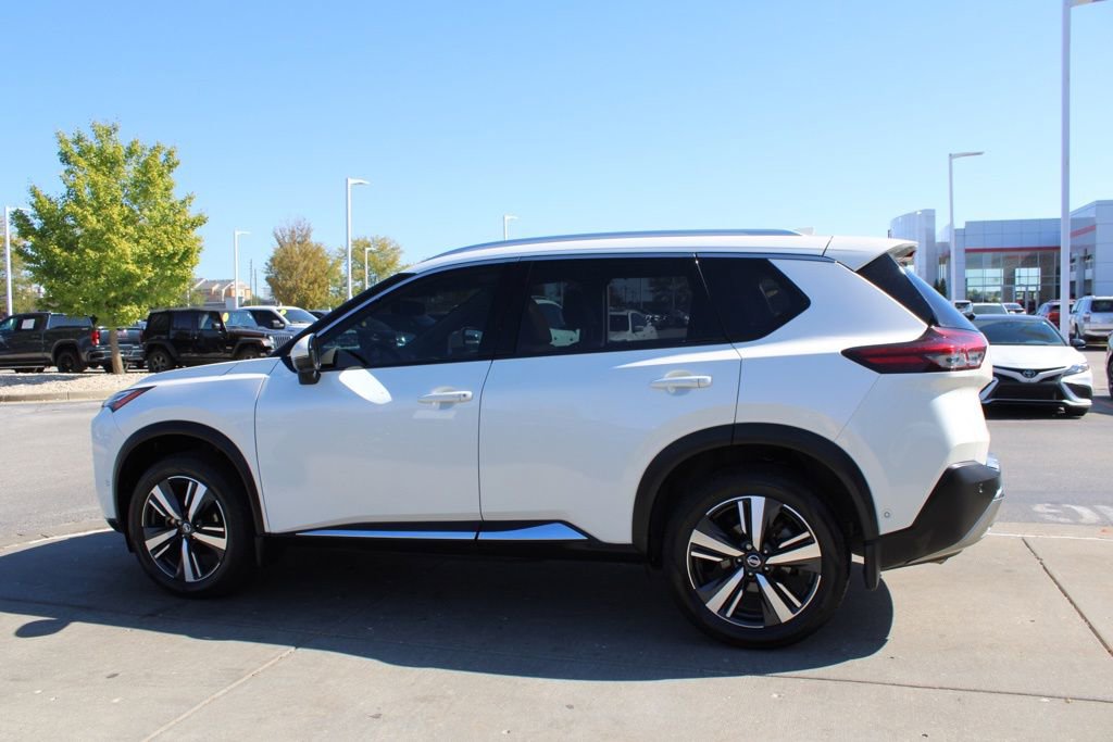 Used 2021 Nissan Rogue Platinum image 4