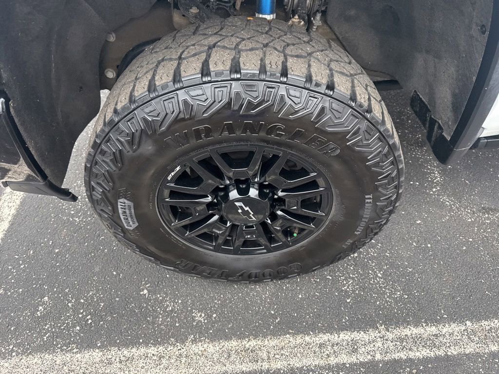 Used 2025 Chevrolet Silverado 2500 ZR2 w/ Technology Package image 28