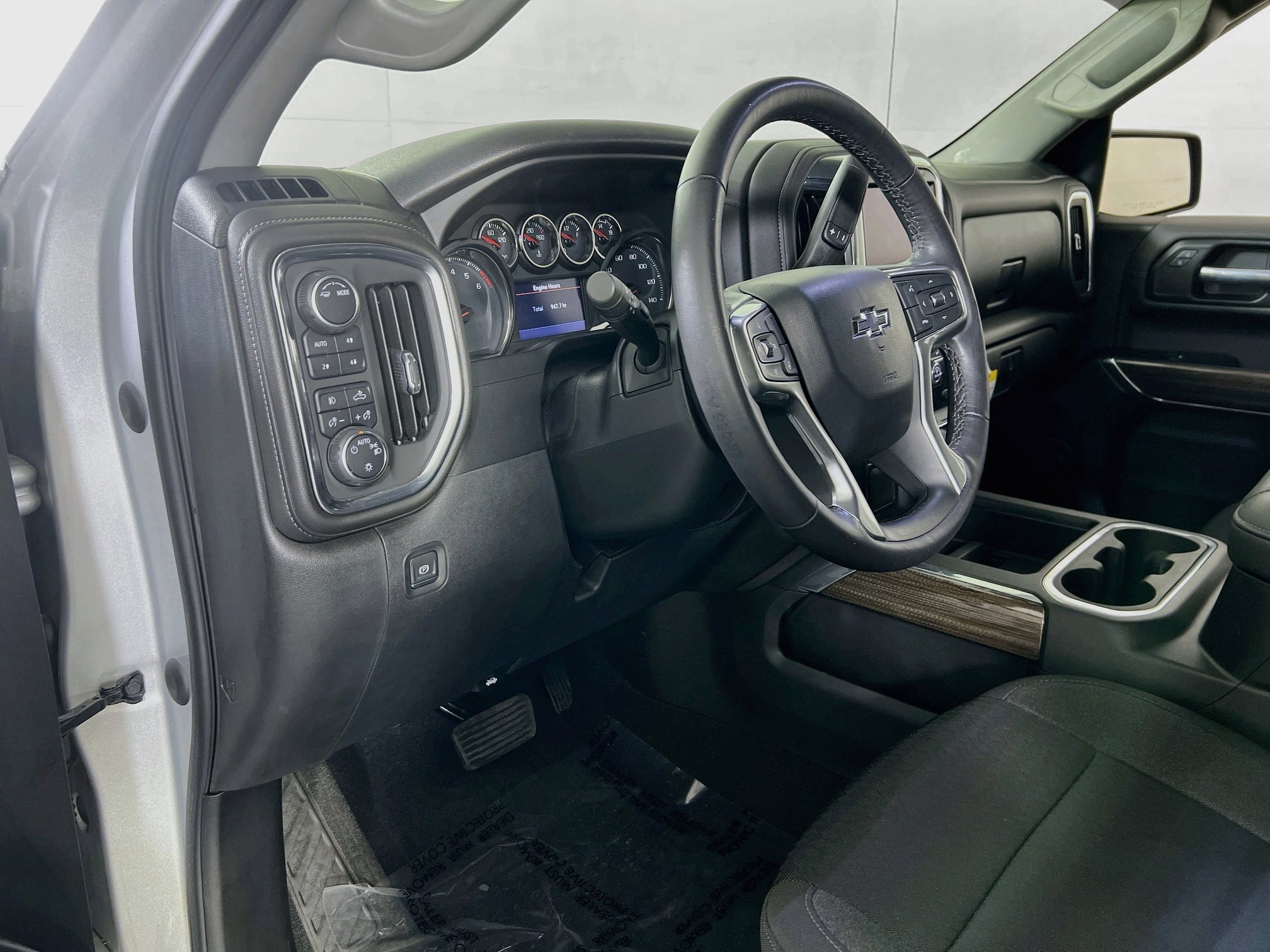 Used 2022 Chevrolet Silverado 1500 LT Trail Boss AWD/4WD image 9