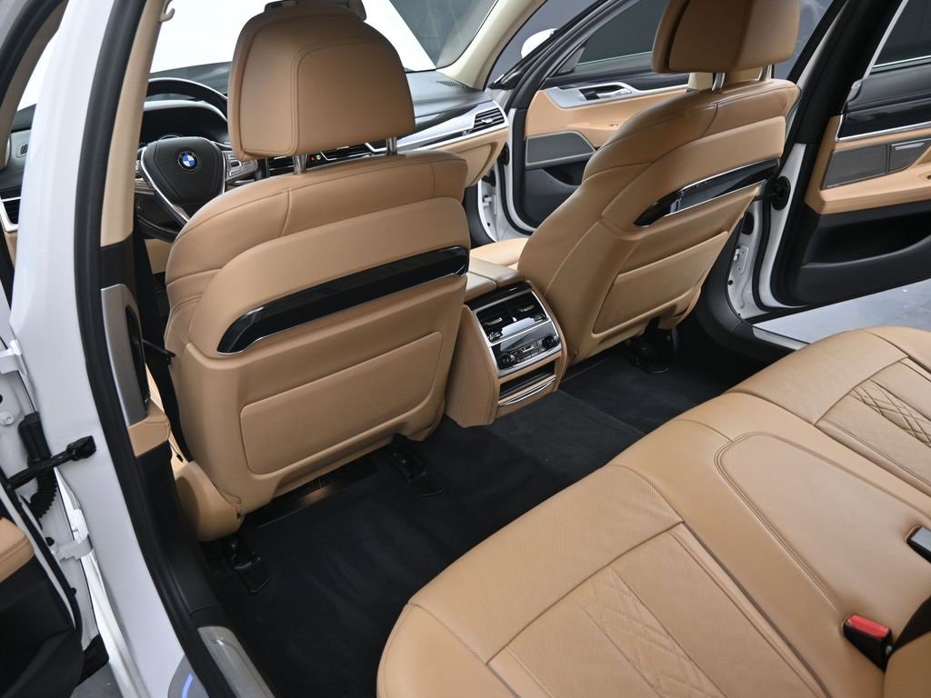 Used 2018 BMW 740e xDrive image 29