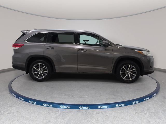 Used 2017 Toyota Highlander XLE AWD/4WD image 5